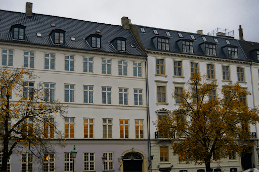 Wohnungen und Mehrfamilienhäuser